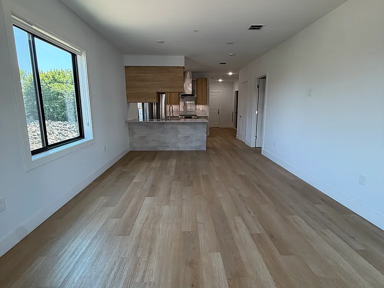 8800 Kennedy Blvd — Photo 15