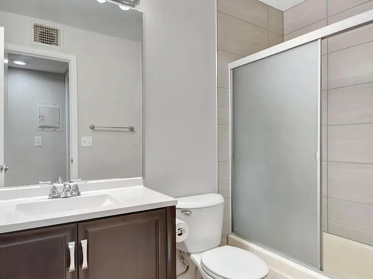 1085 Broadway St #6 — Photo 7