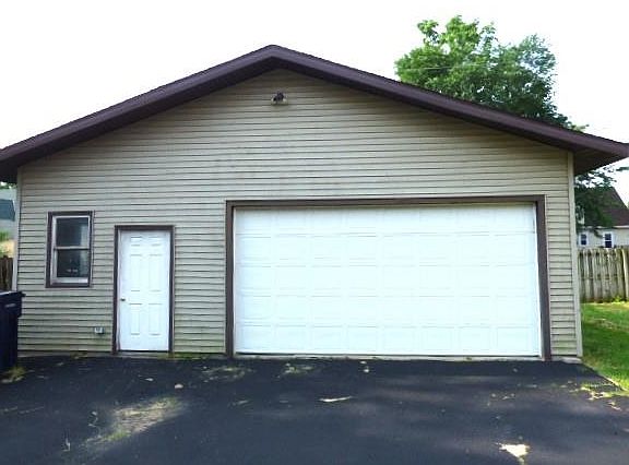 3rd image of 1312 Josephine St