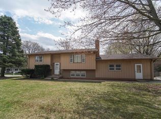 2122 W 3rd St, Cedar Falls, IA 50613