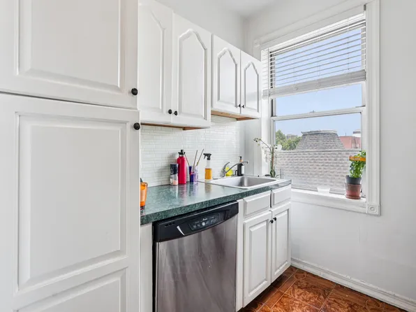 851 Blvd East image 17 of 42