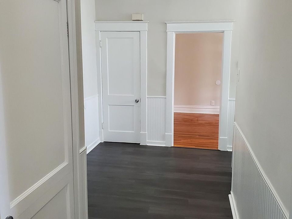 Other side of kitchen.
