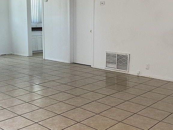 5th image of 325 W Elmwood Ave