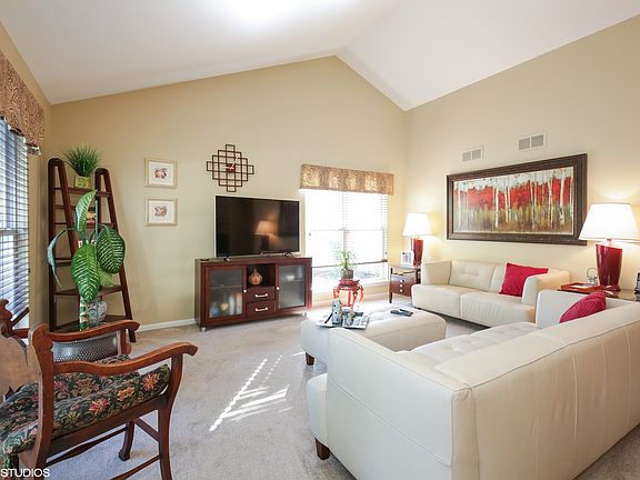 2nd image of 1065 Bradford Ct