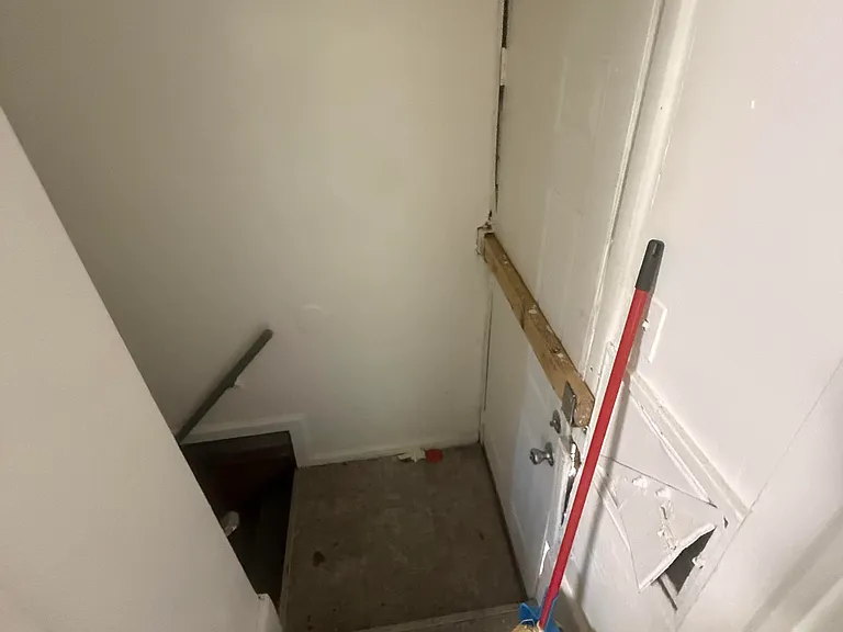 5210 Dupont St — Photo 11