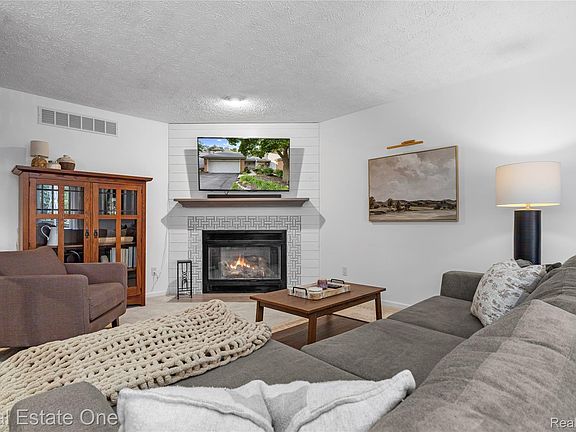 4th image of 6626 Ridgeview Dr #31