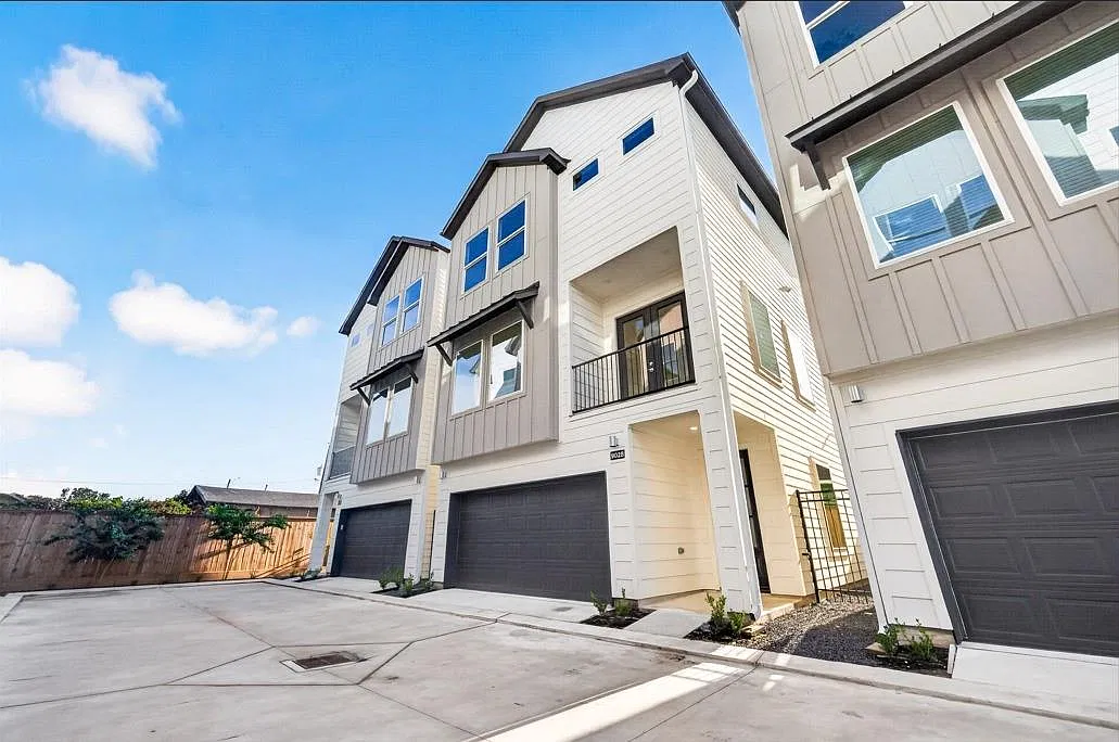 3 bed, 3.5 bath, 1905 sqft, $2,950 — Photo 1
