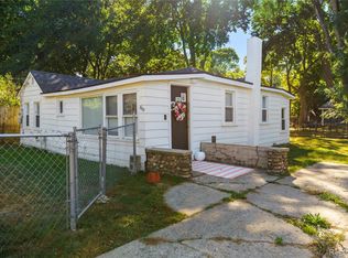 6511 Crest Dr, Waterford, MI 48329