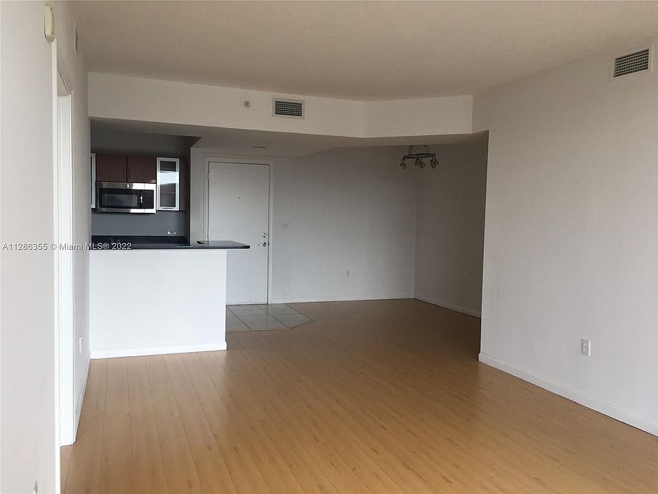 1st image of 18800 NE 29th Ave APT 724
