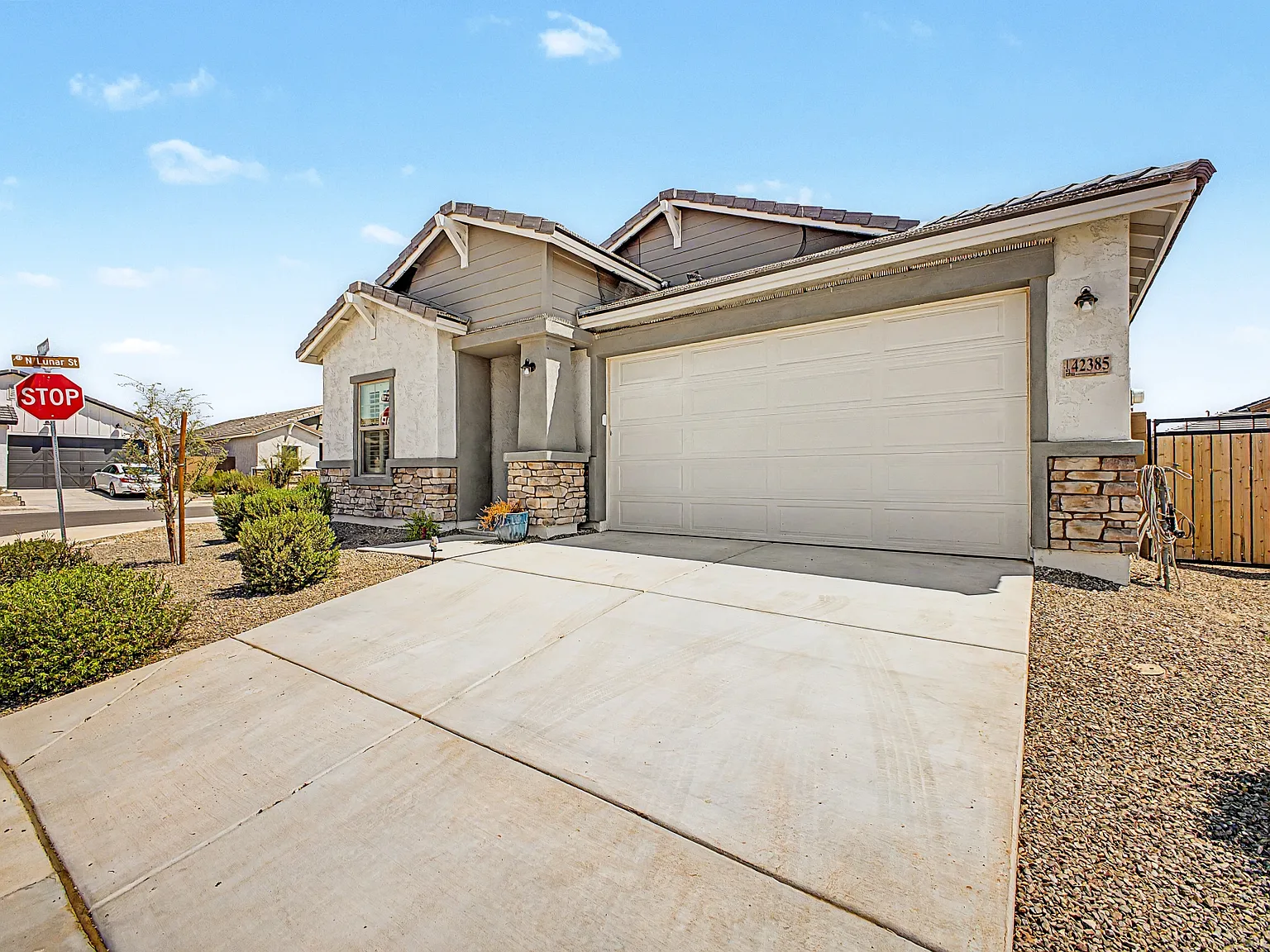 5 bed, 2097 sqft, $3,895 — Photo 3