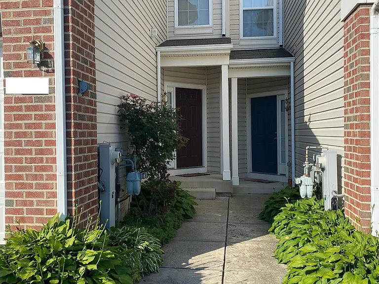 207 Merlin Dr — Photo 2