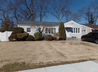 1385 Noel Ct, Merrick, NY 11566