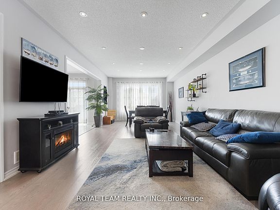 5th image of 218 Richardson Cres