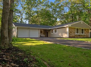 28 Blackwell Ln, Stony Brook, NY 11790