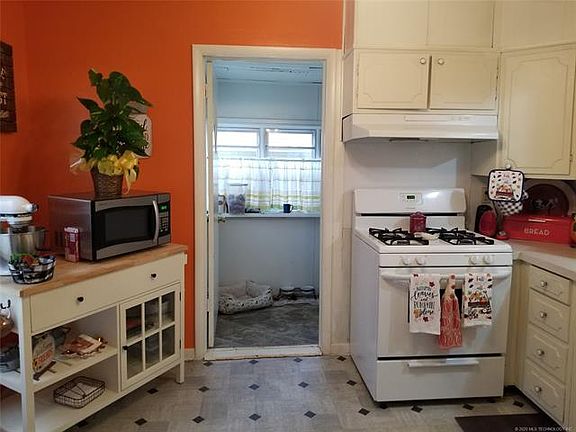 5th image of 303 E 5th Ave