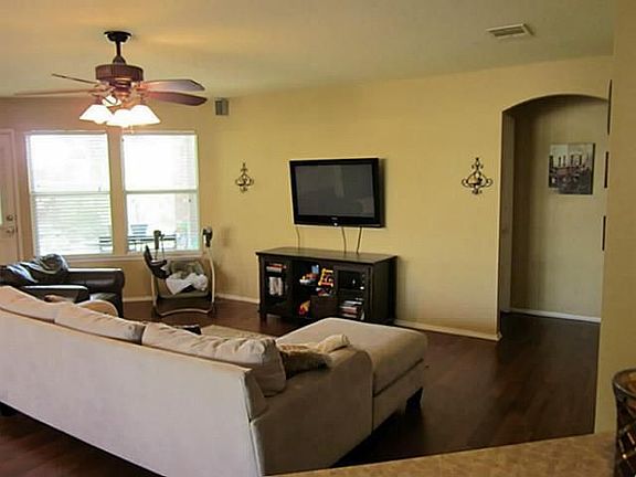 2nd image of 1829 Lake Travis Dr