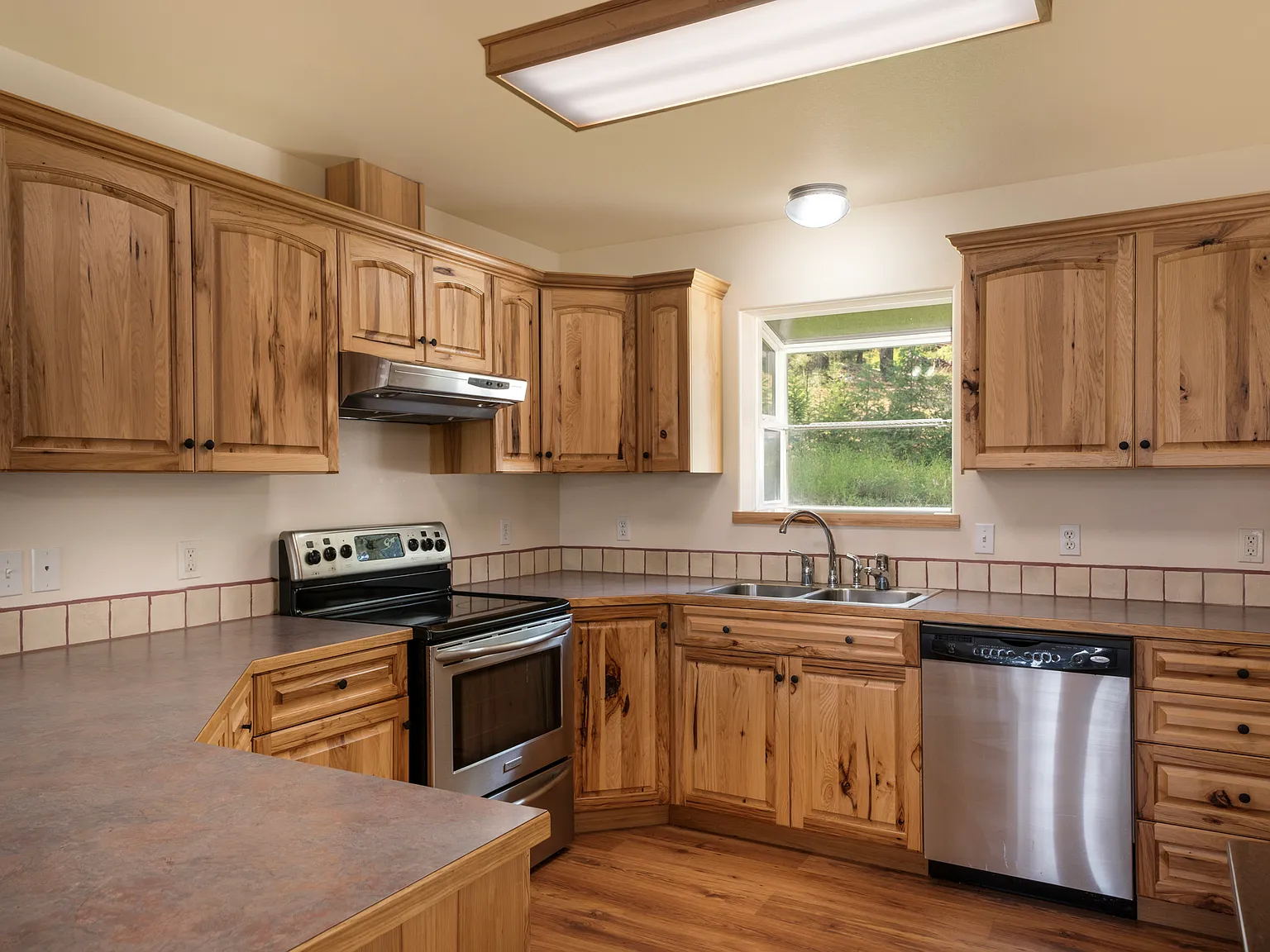 3 bed, 1790 sqft, $3,000 — Photo 3