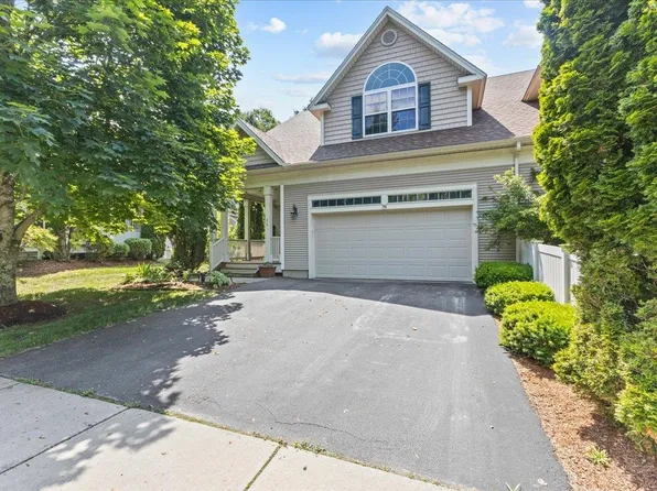 70 Dunbar Drive, Essex Junction, VT 05452