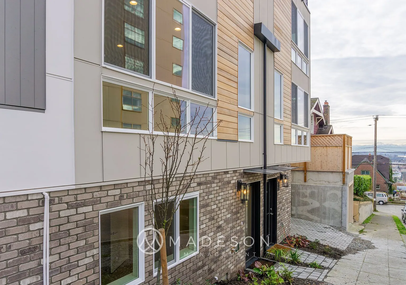 Incredible Water and Mountain Views - Woodland Park Townhouse — Photo 3