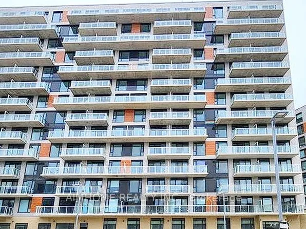 2 David Eyer Rd E #829, Richmond Hill, ON L4S 0N6