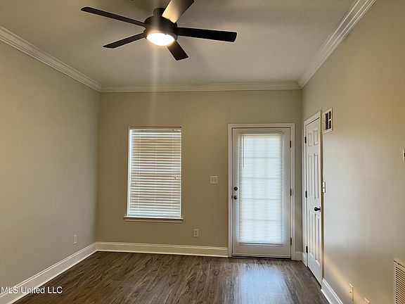 4th image of 310 Peach St