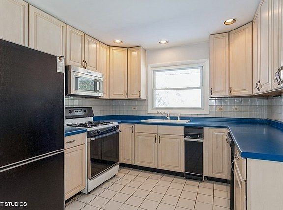 3rd image of 3665 N Firestone Dr