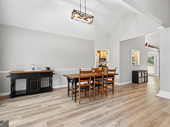 4th image of 210 Amaranth Ct