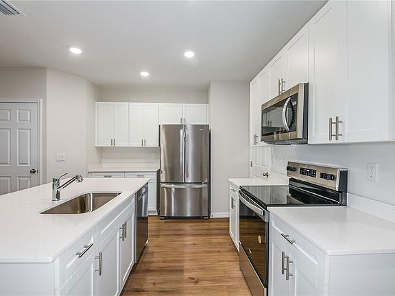 4th image of 3746 King Hill Dr