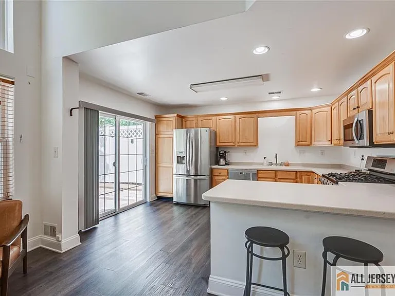 403 Somerset Ct — Photo 12