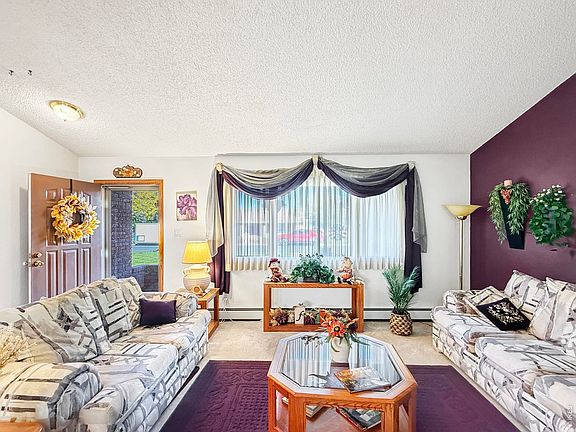 5th image of 903 Holly Dr