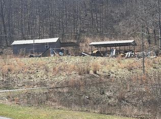 591 Sutty Hollow Rd, Frakes, KY 40940