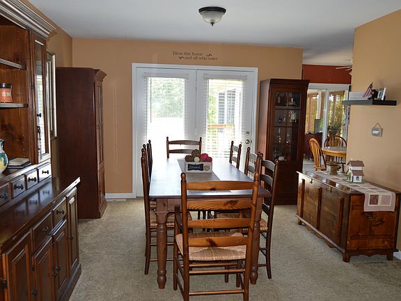 4th image of 1030 Towns View Dr