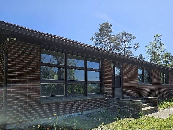 3rd image of 2212 Donna Dr