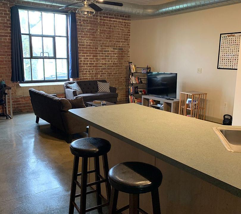 2nd image of 3030 E 63rd St APT 404