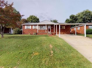 1590 Lois St, Belpre, OH 45714