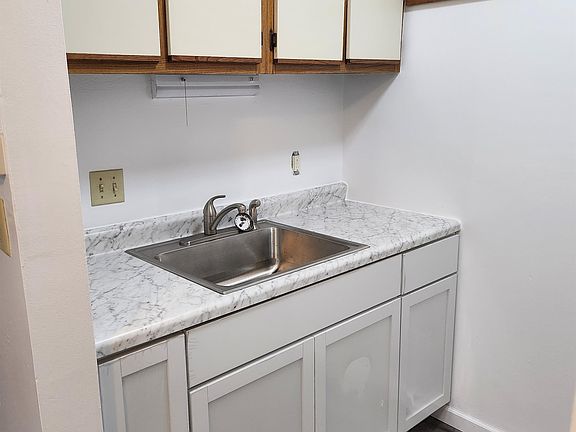 2nd image of 100 W Grove St #11151553