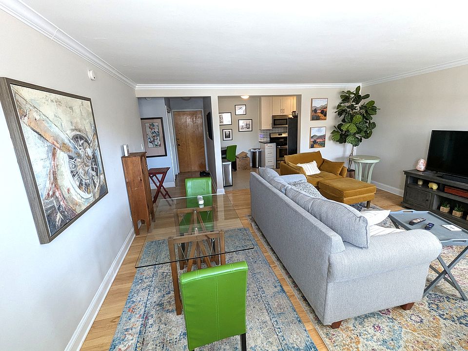 1st image of 2400 W Balmoral Ave APT 2G