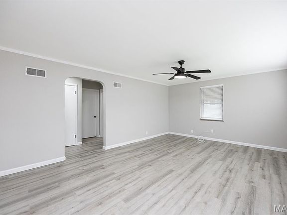 3rd image of 618 E Main St
