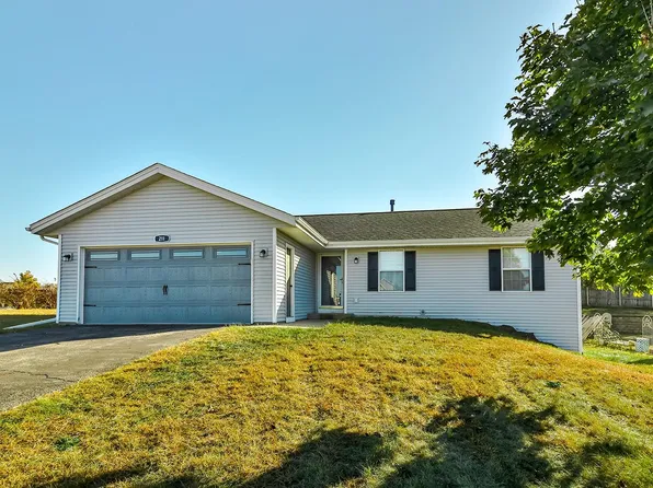 211 Propeller Ln, Machesney Park, IL 61115