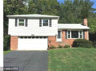 910 Neal Dr, Alexandria, VA 22308