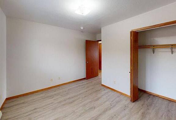 5th image of 1943 E Capitol Ave APT 2