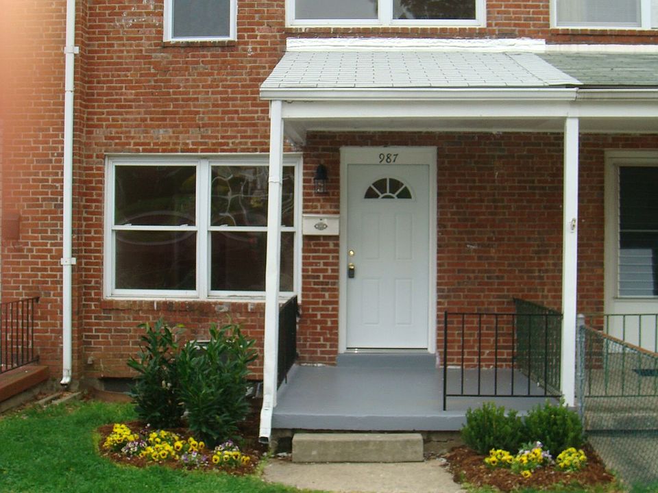 2nd image of 987 Dalton Ave