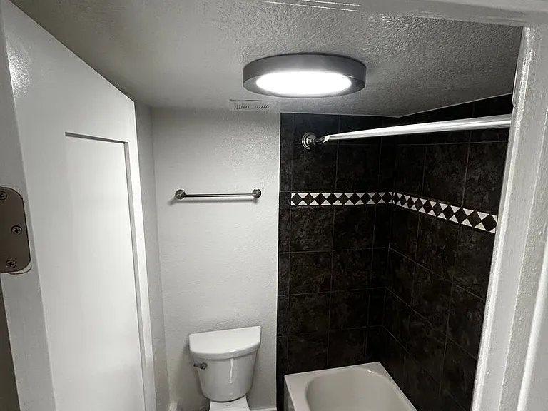 SloHi 1516 Perry Street — Photo 16