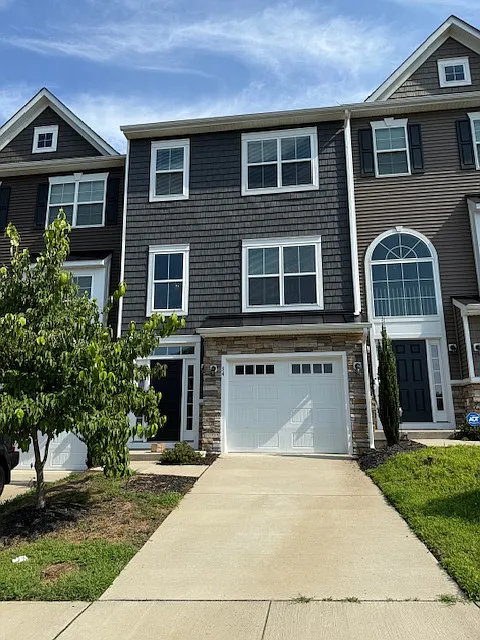 3 bed, 2150 sqft, $2,500 — Photo 1