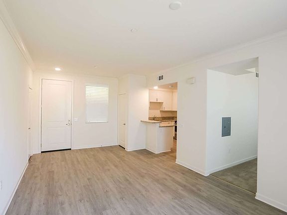 5th image of 130 S Hewes St Unit 106