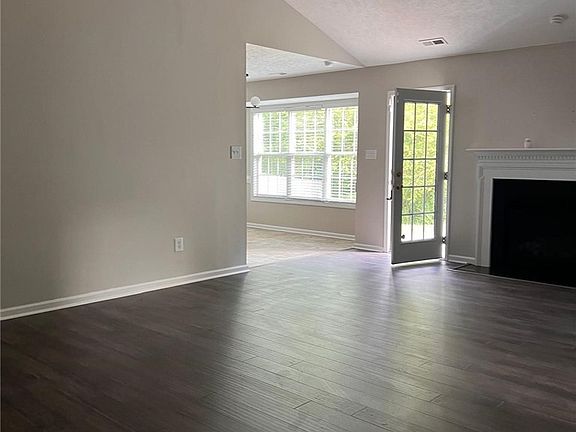 4th image of 735 Fairfield Cir