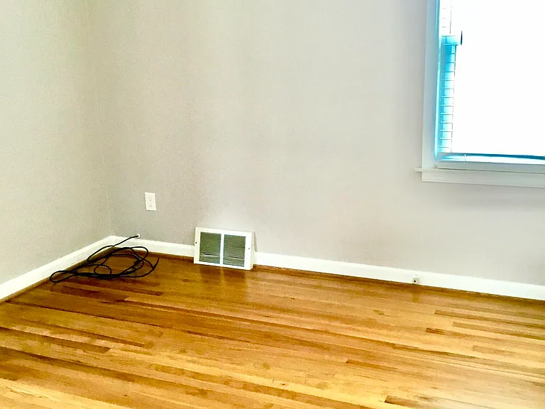 520 S Kenwood Ave — Photo 12