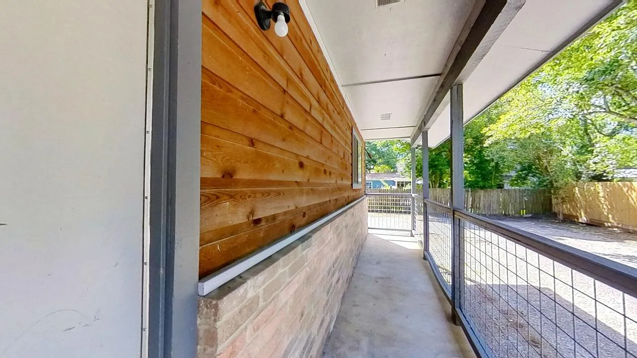 1015 W Martin Luther King Drive — Photo 1