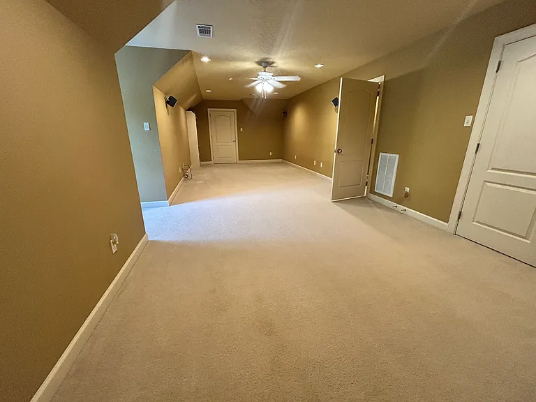 115 Noyant Dr — Photo 31