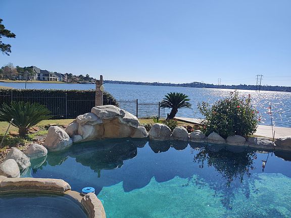 2nd image of 330 Club Island Ct